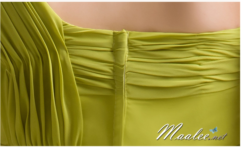 พร้อมเช่า ชุดราตรียาว สีเขียว แต่งเพรชช่วงอก