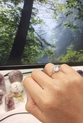 BR401+++แหวนชูขนาดเกือบ 3 กะรัต+++เรียบ หรูหรา สวยมากๆๆๆ เพชรแวววาว เหมือนจริงมากๆเล่นไฟสุดๆ วงนี้ต้องมีไว้นะคะ แบบยอดนิยม ไม่ตกtrend ค่ะ