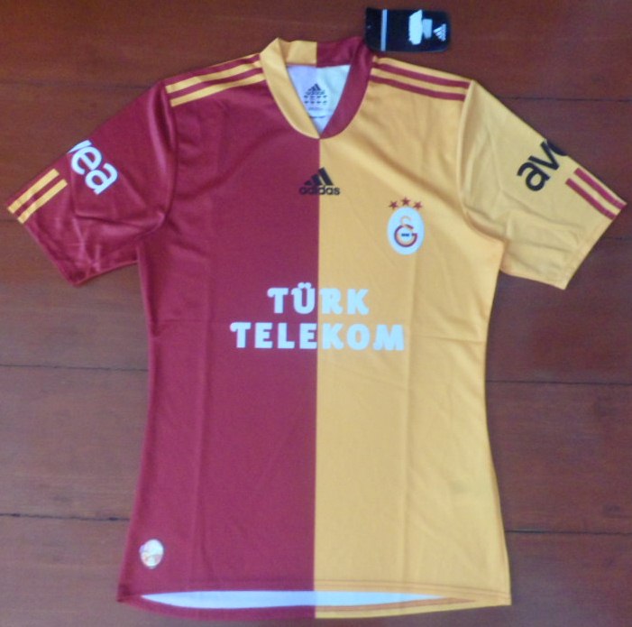 เสื้อฟุตบอล ทีมสโมสรกาลาตาซาราย เอสเค ชุดเหย้า 2009/10 ใหม่ S-Size / GALATASARAY SK Football Shirt Home Kit 2009/10 Jersey NEW S-Size