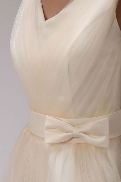 พร้อมส่ง ชุดราตรีสั้น แขนกุด สีครีม คอวี จับจีบผ้าโปร่งสวย แต่งโบว์ที่เอว