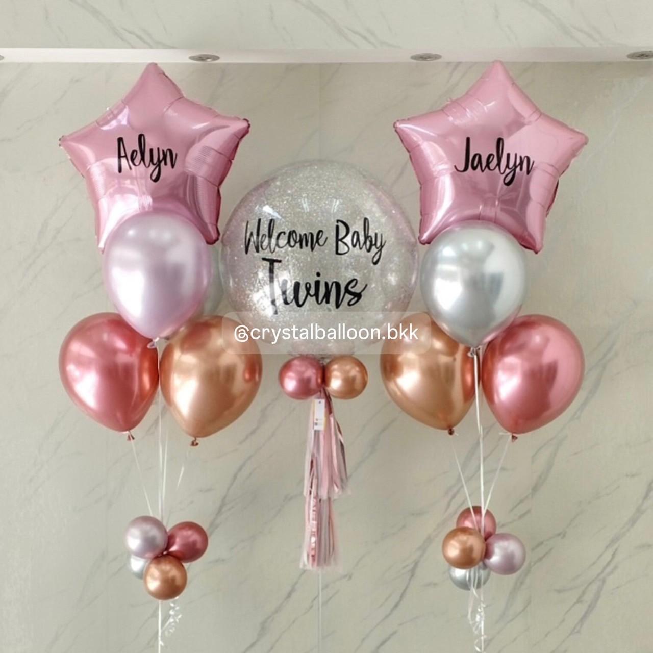 ลูกโป่ง Welcome Baby Bubble ขนาด 24" กลิตเตอร์สีเงิน 1 ลูก พร้อม ช่อลูกโป่งฟอยล์ดาว ขนาด 24" ช่อ 5 ลูก 2 ช่อ ธีมสีชมพู พร้อมตกแต่ง สามารถเปลี่ยนสีลูกโป่ง/เปลี่ยนข้อความ/เปลี่ยนขนาด/เปลี่ยนฟอยล์ตกแต่งได้
