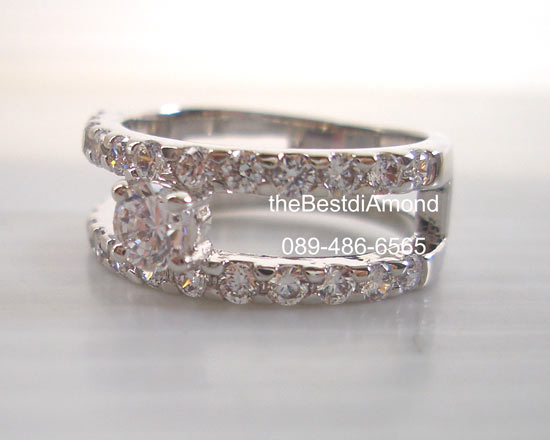 BR524RD+++แหวน 2 line+++แหวนเก๋ๆ ดูดี ใส่ได้ทุกวัน น่ารักมากๆๆ กำลังเป็นที่นิยมเลยค่ะ เหมือนใส่แหวน 2 วงทำเก๋ ด้วยการวางเพชรตรงกลาง ขนาดกำลังดี