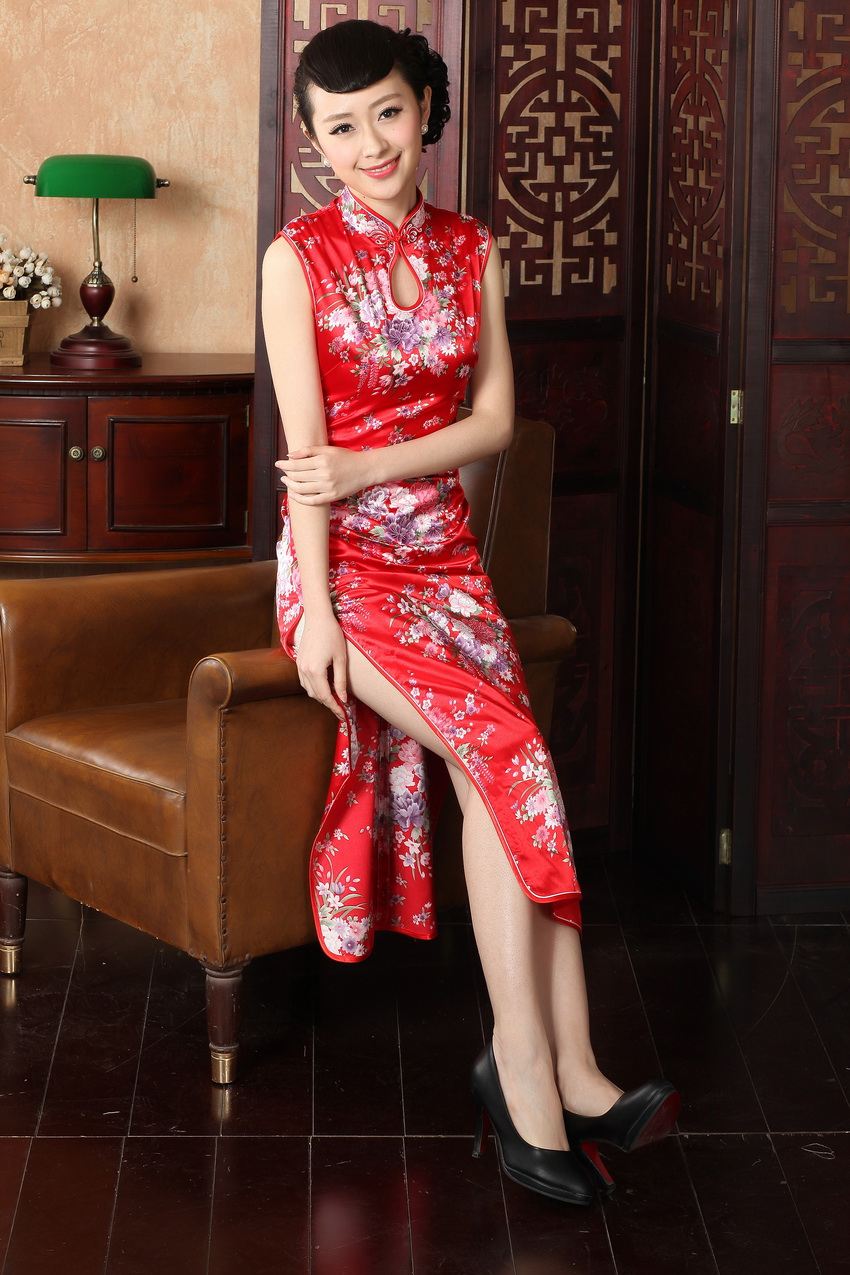 Pre-order กี่เพ้า ผ้าแพร สีแดง พิมพ์ลายดอกไม้ ตัดเย็บอย่างดี