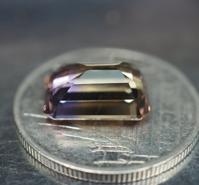 พลอยอะเมทรินสีม่วงเหลือง 3.05 กะรัต