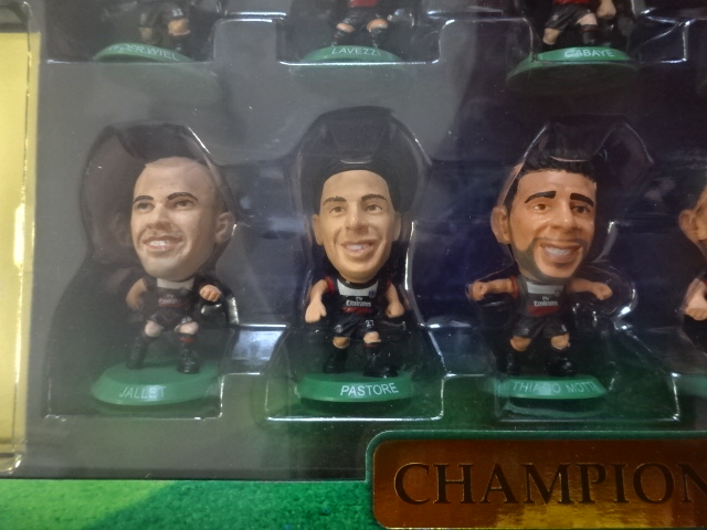 ตุ๊กตาโมเดลนักฟุตบอล ทีมแพ็ค 15x สโมสรปารีส แซงต์ แชร์กแมง ซอคเกอร์สตาร์ซ - Champion de France 2013/14 ใหม่ / 15x PARIS SAINT GERMAIN Football Club SoccerStarz Football Figure Team Pack - Champion de France 2013/14 NEW