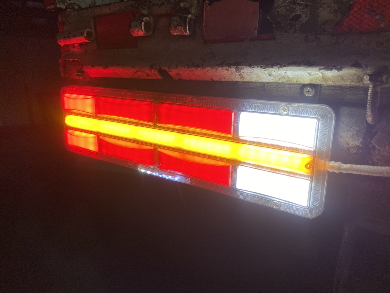 ไฟท้ายวิ่ง LED 7 สเต็ป 24v