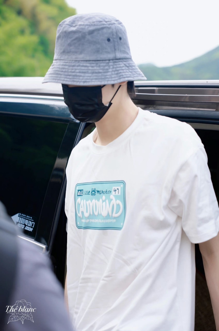 เสื้อ CALMMIND แบบ หลัวอีโจว ใส่
