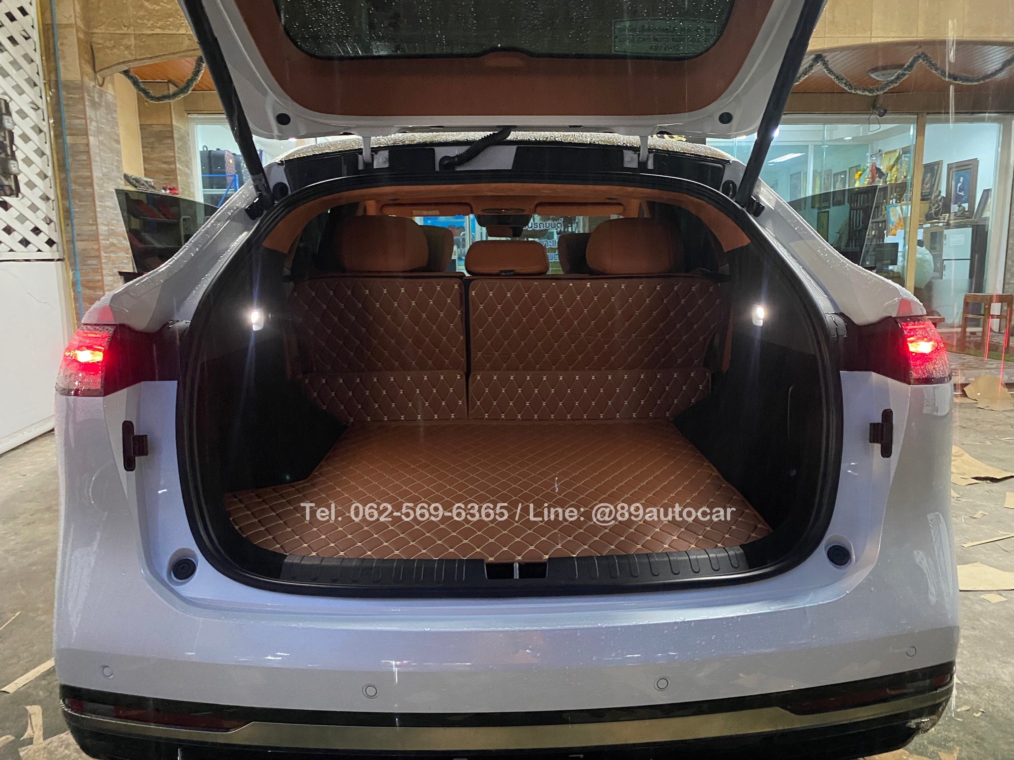 พรมปูพื้นรถยนต์ aion hyptec ht 620 premium ปูพรม6D สีน้ำตาลเข้มด้ายทอง + ท้าย + พับเบาะ