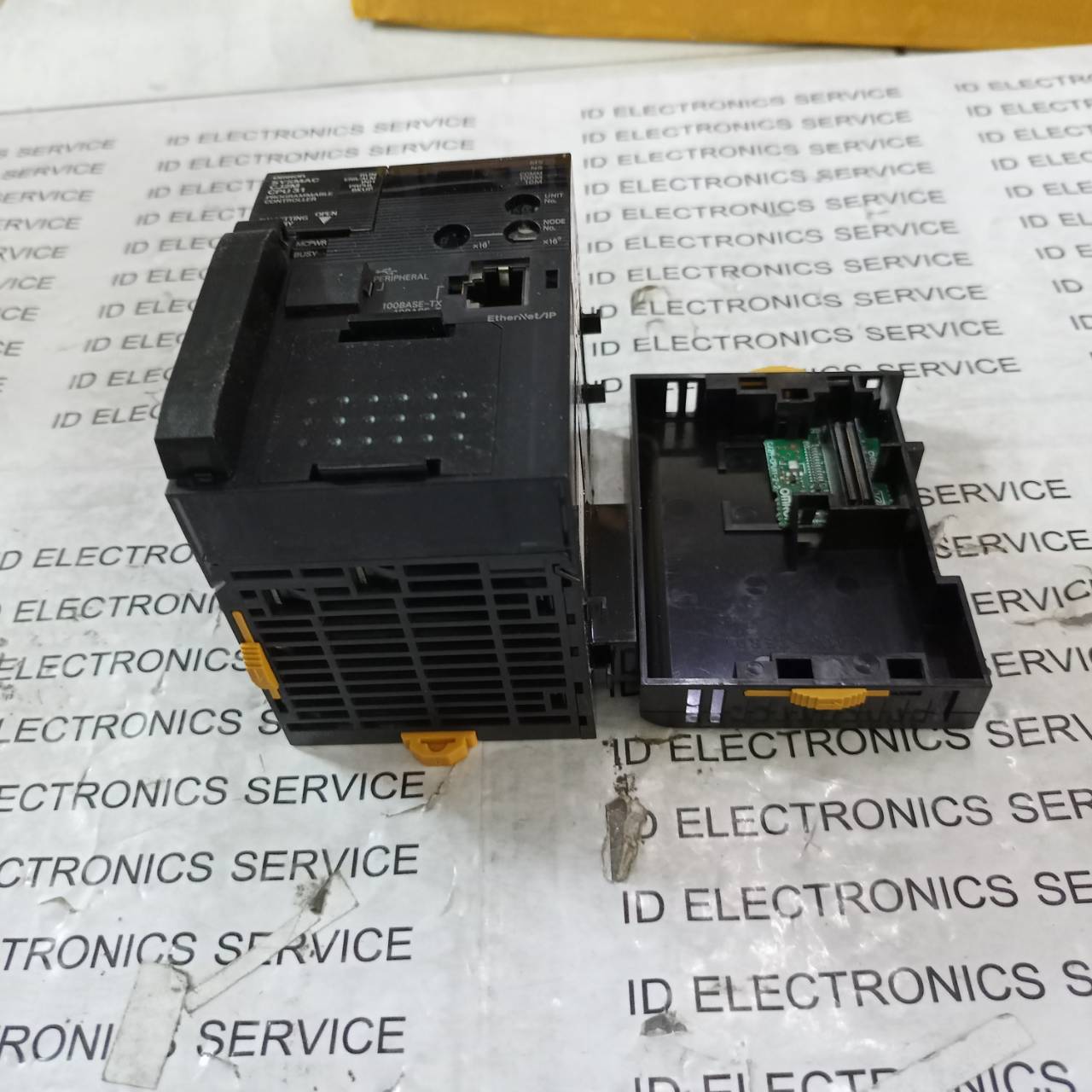 CJ2M-CPU31 PLC " OMRON "