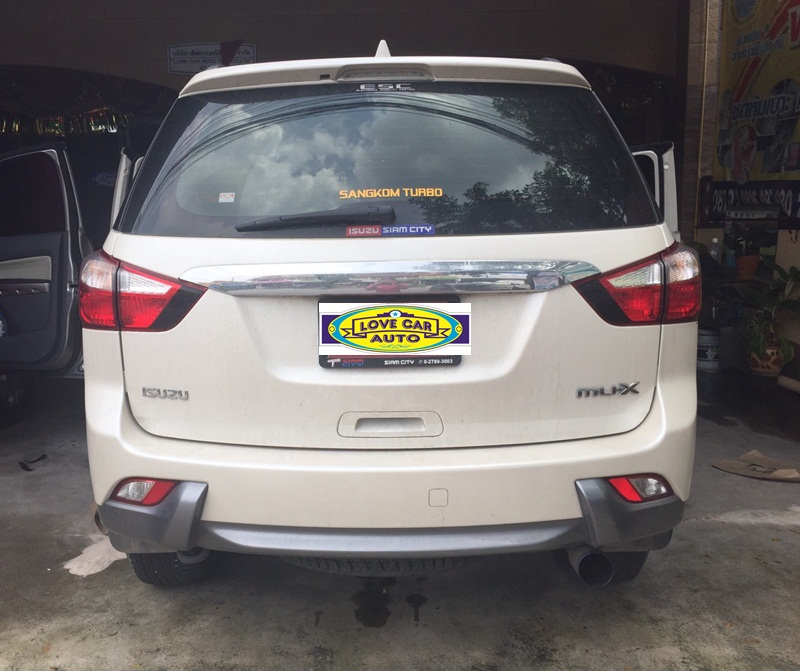 ขายยางปูพื้นรถเข้ารูป Isuzu Mu-X ลายกระดุมสีเขียวขอบแดง