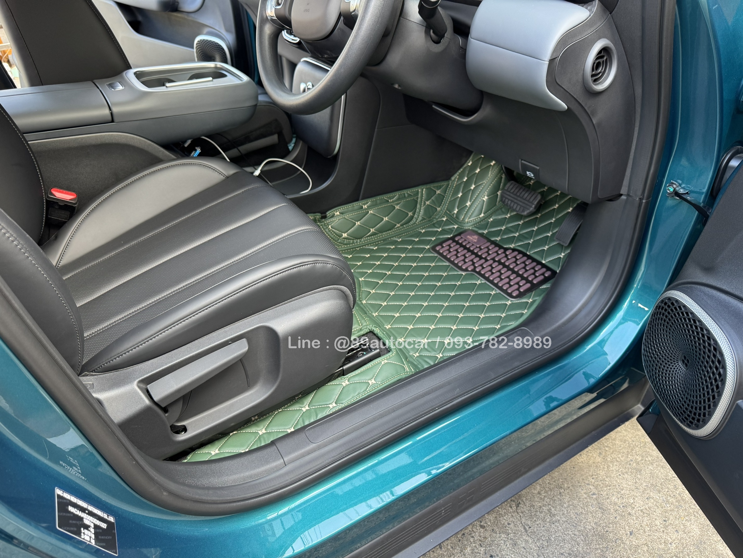 พรมปูพื้นรถยนต์ Aion UT ปูพรม6D สีเขียวด้ายทอง เต็มคัน