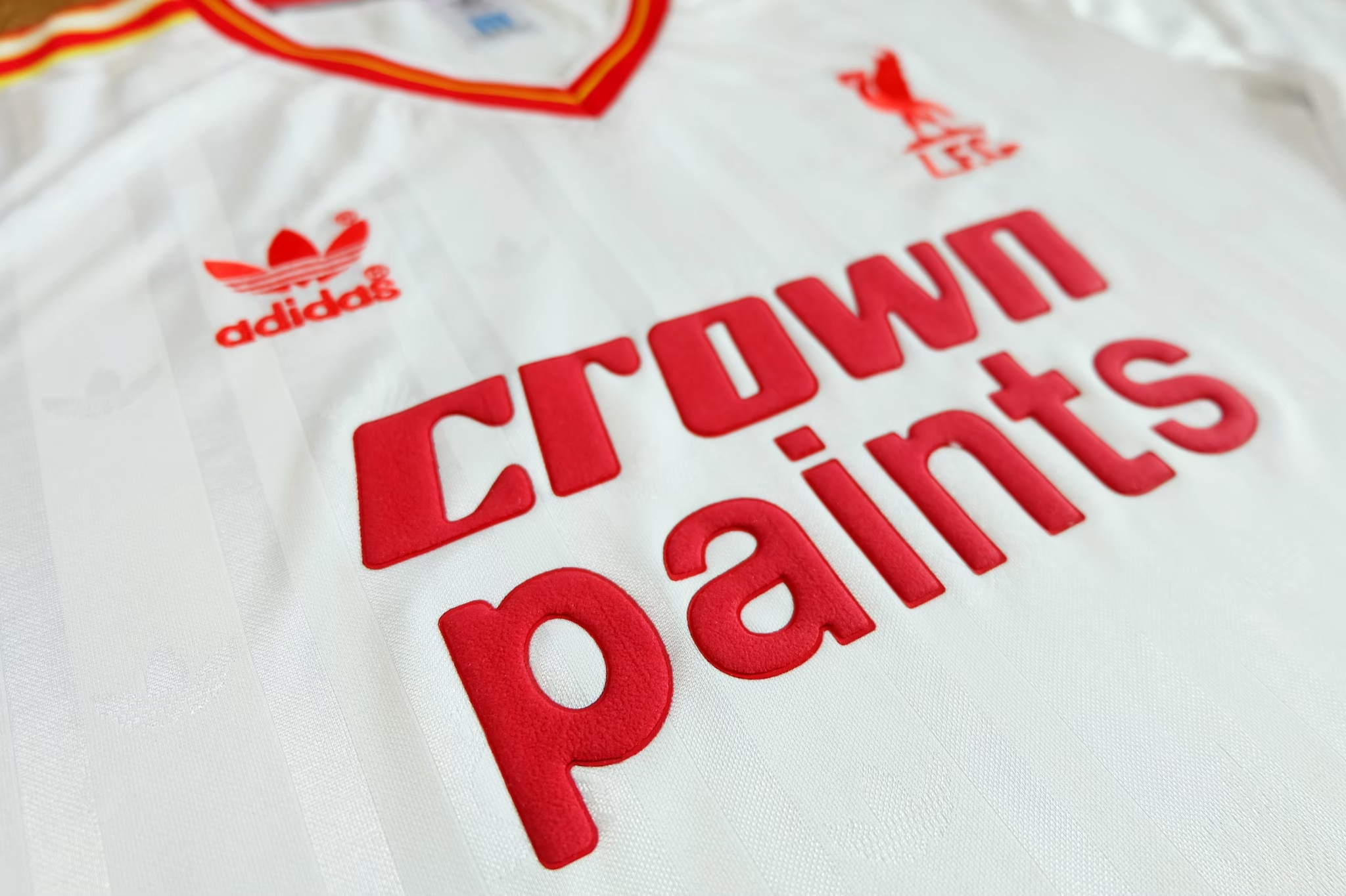 Liverpool 1986/87 Away Jersey เสื้อบอลย้อนยุคแขนยาว เสื้อแขนยาวลิเวอร์พูลย้อนยุค Crown paints