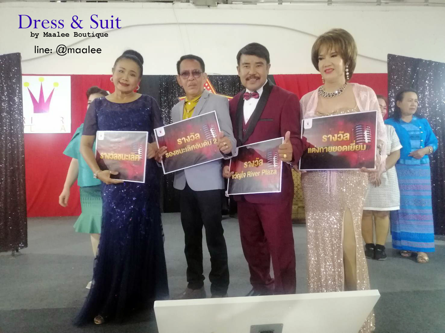 พร้อมเช่า ชุดสูททักซิโด้ สีเบอร์กันดี ปกกล้วย Tuxedo Suit with Shawl Collars (พร้อมเสื้อกั๊ก)