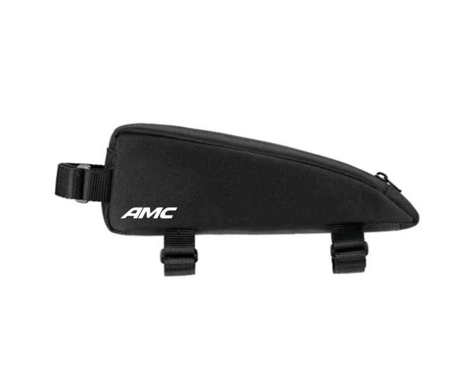 กระเป๋าคาดบนเฟรม AMC SL-1230 สำหรับไว้ใส่อาหารเสริมระหว่างขี่หรือแข่งขัน เพื่อความสะดวกในการหยิบใช้งาน กับขนาด 25x5x8 cm ผลิตจากวัสดุ Polyester 600D