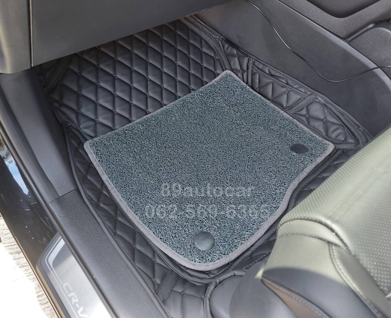 ขายพรมปูพื้นรถยนต์ Honda CR-V G5 5 ที่นั่ง ปูพรม7D สีดำล้วน + พรมดักฝุ่น สีเทา ในห้องโดยสาร