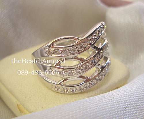 BR617RD+++แหวนแถวPerfect 3 แถวแบบคลื่น+++สุดสวย Modern ดูดีมากๆๆ เพชรก็วิบๆ แบบจากร้านจิว เลยค่ะ ดูหรู มีรสนิยมมากๆๆ แต่ไม่เวอร์เกินไป ใส่ได้ทุกโอกาส