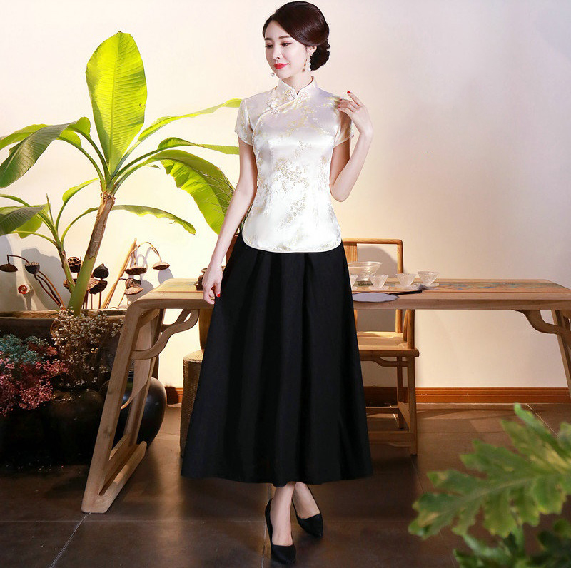 พร้อมส่ง เสื้อกี่เพ้า สีครีม ลายดอกเหมย ผ้าไหมจีน กุ๊นขอบ ตัดเย็บอย่างดี (4XL)