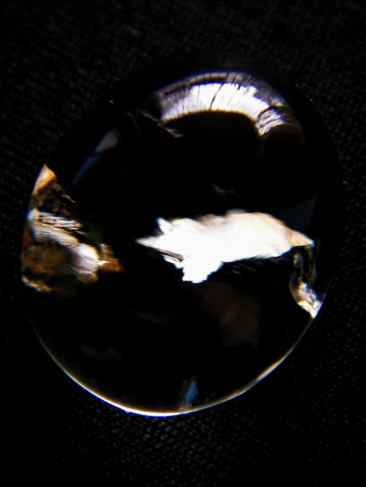 QU0033 แก้วโทน พระธาตุผุดริมแก้ว ดูคล้ายปลา แก้วสวยรวยทรัพย์ ให้โชค ให้ลาภ ด้วยพระธาตุขาวขนาดเม็ดแก้ว 16.83x20.16x12.80 มม. น้ำหนักแก้ว 30.04 ct.