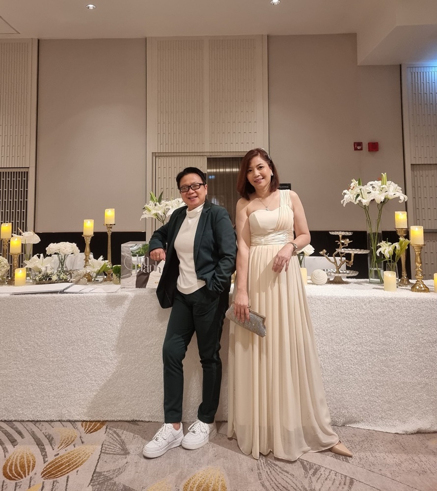 พร้อมส่ง ชุดราตรียาว เกาะอก ไหล่เดียว ผ้าชีฟองพลิ้วสวย คอ sweet heart แต่งเอวผ้าซาติน สีครีม