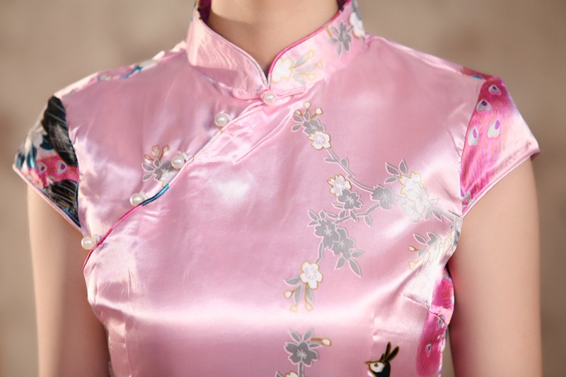 Pre-order กี่เพ้าสั้น แขนล้ำ สีชมพู ลายดอกไม้นกยูง ผ้าซาติน