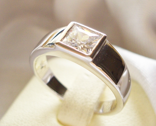 แหวนสำหรับหนุ่มอีกวงคะ อันนี้ก็เท่ห์ไม่เบาคะ รหัส BR014-MD