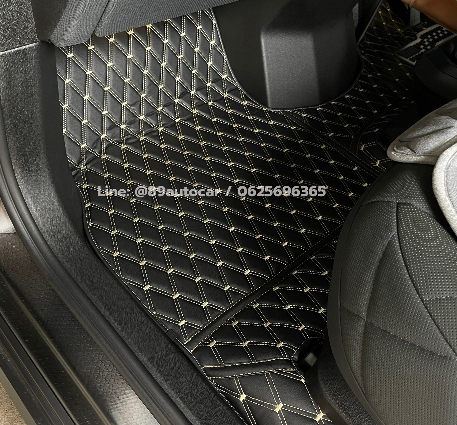 พรมปูพื้นรถยนต์ BMW IX40 ปูพรมVVIP สีดำด้ายทอง เต็มคัน