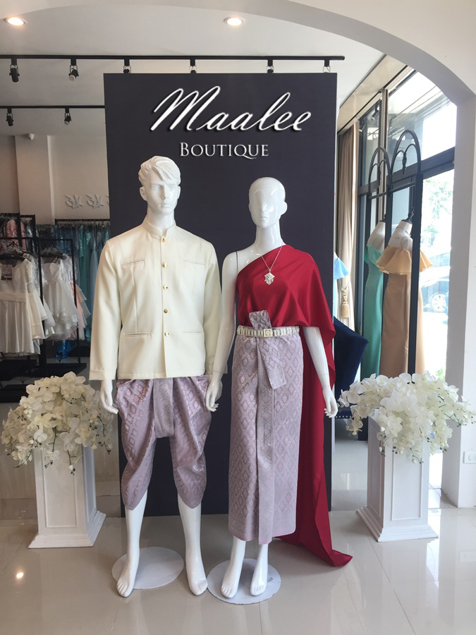 เช่า ชุดไทย ชุดเพื่อนเจ้าสาว ชุดไทยผ้าถุงสีเทาชมพูเงิน สไบเรียบ สีแดง เลือดนก