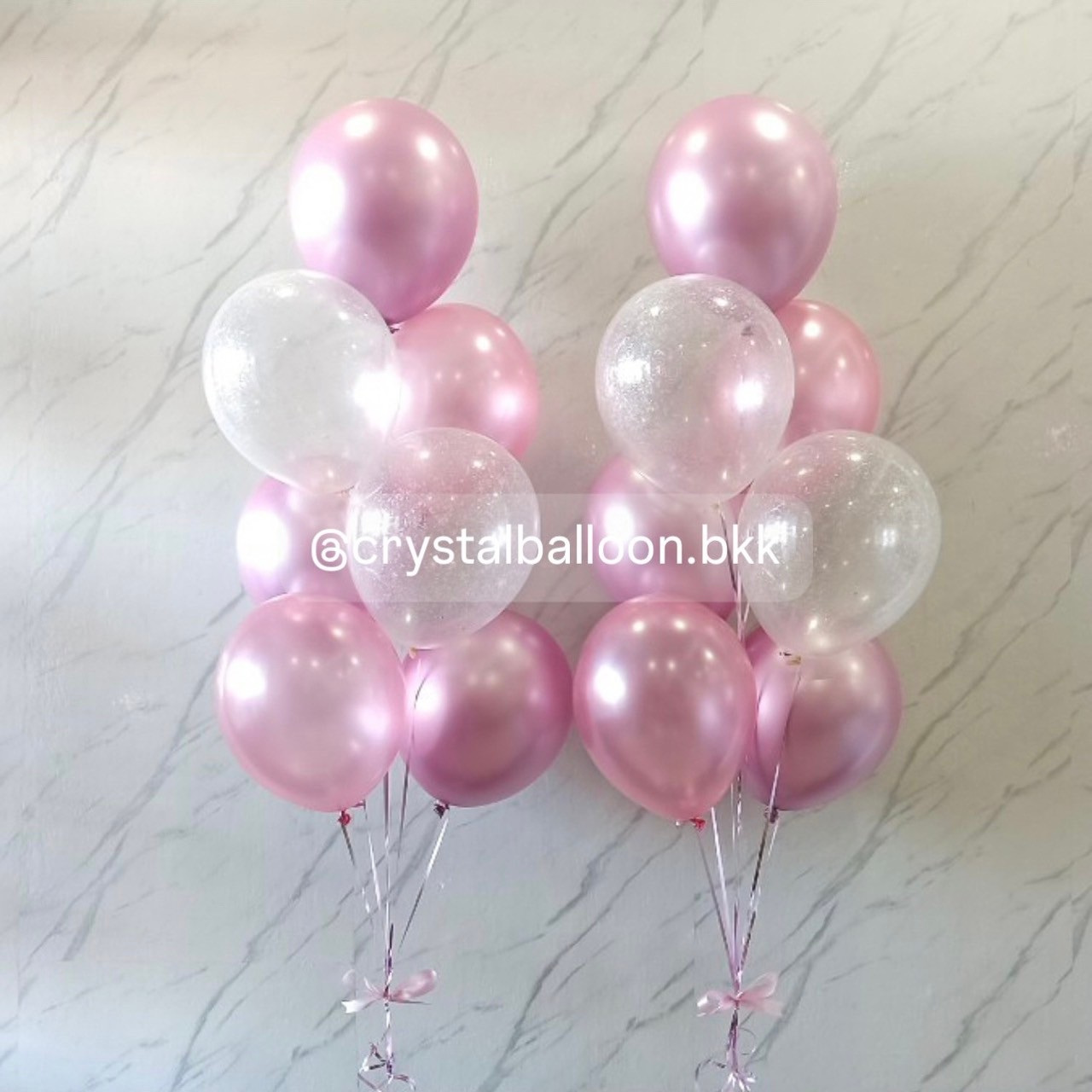 ลูกโป่ง แบบช่อ ช่อลูกโป่ง ช่อ 7 ลูก 2 ช่อ ธีมสีชมพู ลูกโป่งใส ใส่กลิตเตอร์ พร้อมตกแต่ง สามารถเปลี่ยนสีลูกโป่งได้