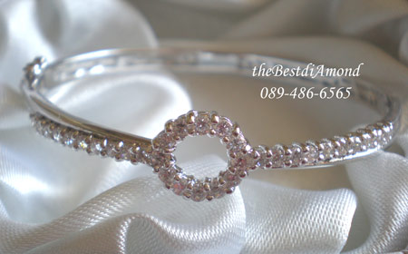 BB021RD+++กำไลcycle+++รูปแบบน่ารัก สวยหรู ทันสมัยมาก ตรงกลางเป็นวงกลมโปร่งๆฝังเพชร และ ด้านข้างตัวเรือนฝังเพชร งานสวยมากๆๆเหมือนของแท้เลยค่ะ