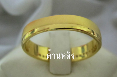 BR209+++แหวนแถวเพชรข้าง+++ เก๋สุดๆ เรียบ หรู ดูมี class สีทองซาตินพ่นทราย สวยมากๆๆ แบบออกมาจากcatalogue เลยค่ะ ใส่เป็นแหวนคู่ชายหญิงได้เลย