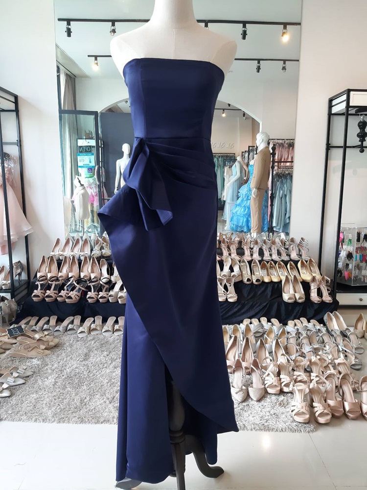 พร้อมเช่า ชุดเดรส เดรสเกาะอก พับเย็บขยุ้มระบายตรงเอว สีกรมท่า