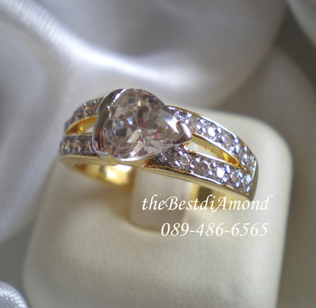 BR523+++แหวน Middle of love+++แหวนเพชรรูปหัวใจ วางแบบขวาง ประกบด้วยเพชรแถว 2 แถว ดูทันสมัยมากๆ เพชรเล่นไฟวิ๊งๆมากเลยค่ะ