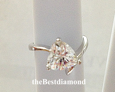 BR223RD+++แหวนชูเพชรหัวใจ ขนาด 3 กะรัต+++เรียบ หรูหรา สวยมากๆๆๆ เพชรแวววาว เหมือนจริงมากๆเล่นไฟสุดๆ ไม่ตกtrend เพชรแบบHeart&Arrow