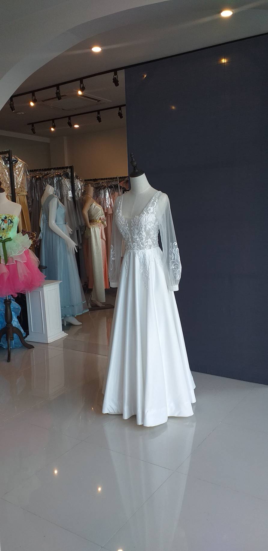 พร้อมเช่า ชุดแต่งงาน มินิมอล งานหมั้น แขนยาวแต่งลูกไม้