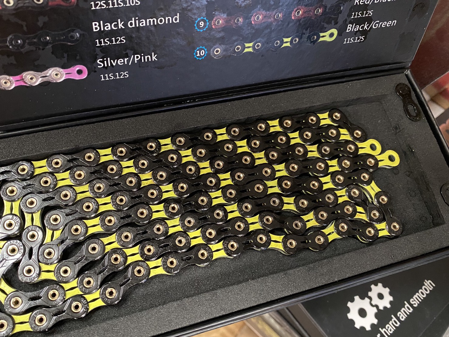 โซ่ SUMC, SX11 SL, โซ่ 11 Speed Diamond Chain with Connector 116L เซาะร่องไทเทเนี่ยม มีสีเหลือง/ดำ