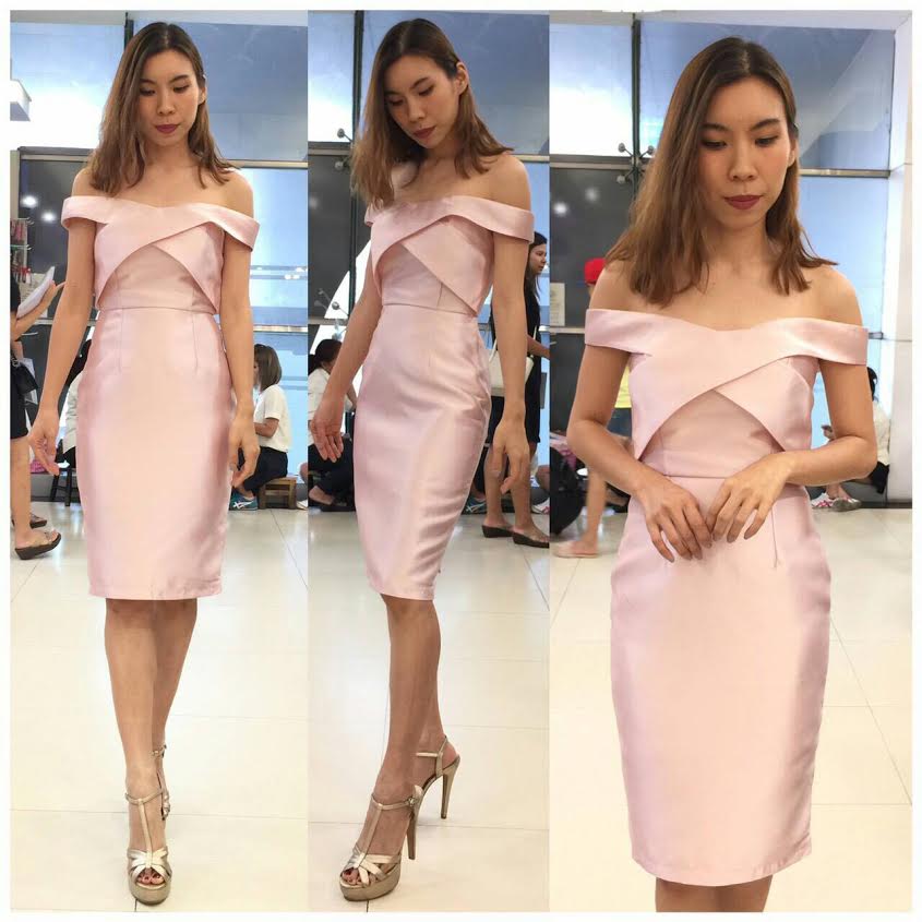 พร้อมเช่า ราตรีสั้น ชุดเดรสเข้ารูป ไขว้หน้า ไหล่ปาดแบบตัว V สีชมพู