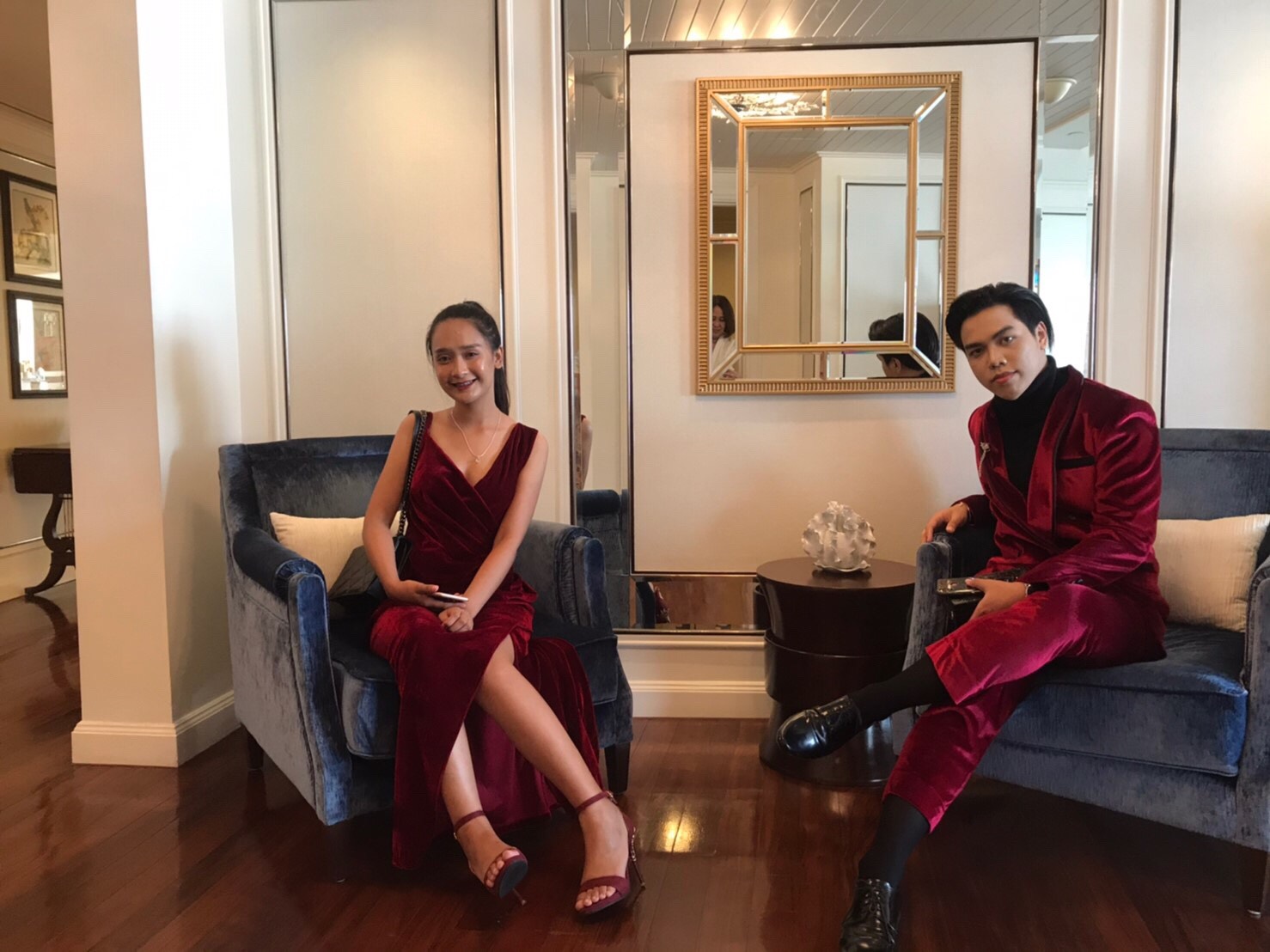 สูทแฟนซี สูท แดงแต่งขอบดำ กระดุมคู่ เนื้อผ้ากำหยี่ หรูหรา