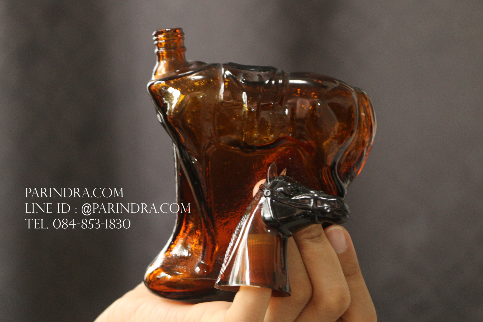 ขวดใส่น้ำหอมรูปม้าสีชา ถอดหัวได้ JAPAN