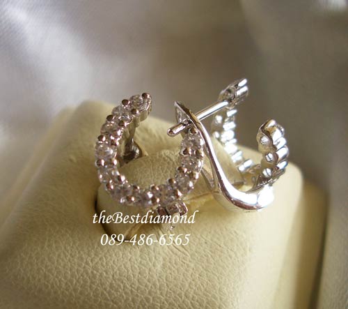 สินค้าหมด BE313RD+++ต่างหูเพชร รูปตัวC+++เก๋สุดๆ เรียบๆดูทันสมัย รูปแบบน่ารักๆ คล้ายๆตัว Cใส่ติดหู ได้เลย ไม่เวอร์ค่ะ แต่ดูดีมีระดับ