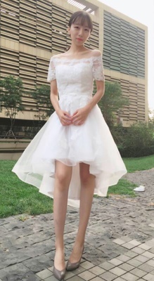 พร้อมเช่า ชุดแต่งงาน มินิมอล ชุดหมั้น ลูกไม้ ทรงปาดไหล่ หน้าสั้น หลังยาว ชุดพรีเวดดิ้ง