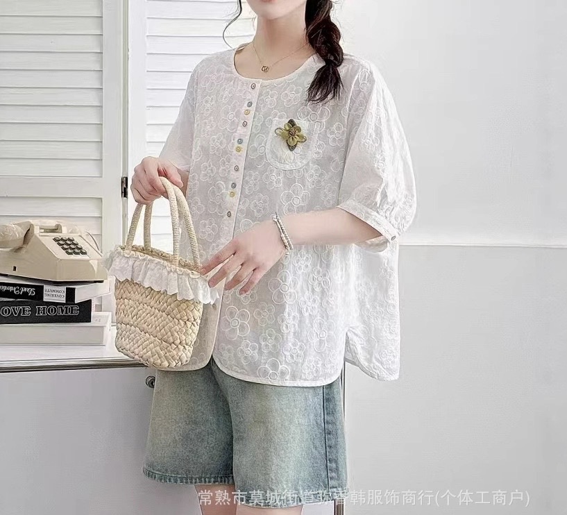 เสื้อผ้าลูกไม้แต่งกระดุมสีแต่งเข็มกลัดดอกไม้