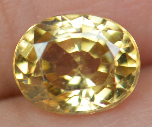 เพทายดิบสีเหลือง (Zircon) 1.30 กะรัต (0340)