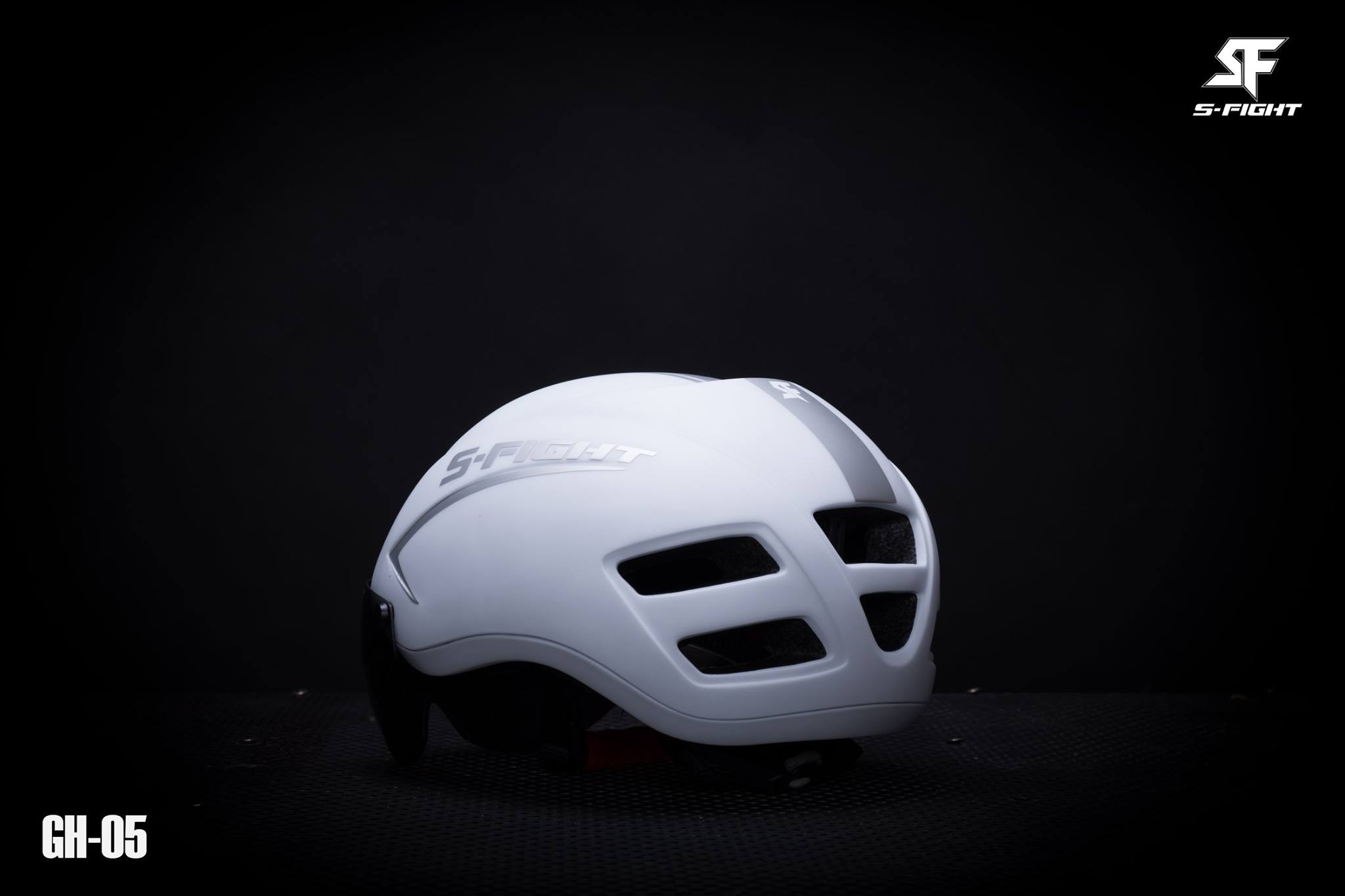 หมวก S-Fight AERO HELMET, GH-05 รอบศรีษะ 54-58 cm มีแว่นในตัว แว่นเป็นแบบแม่เหล็ก ถ้าไม่ใช้พลิกแว่นเก็บได้