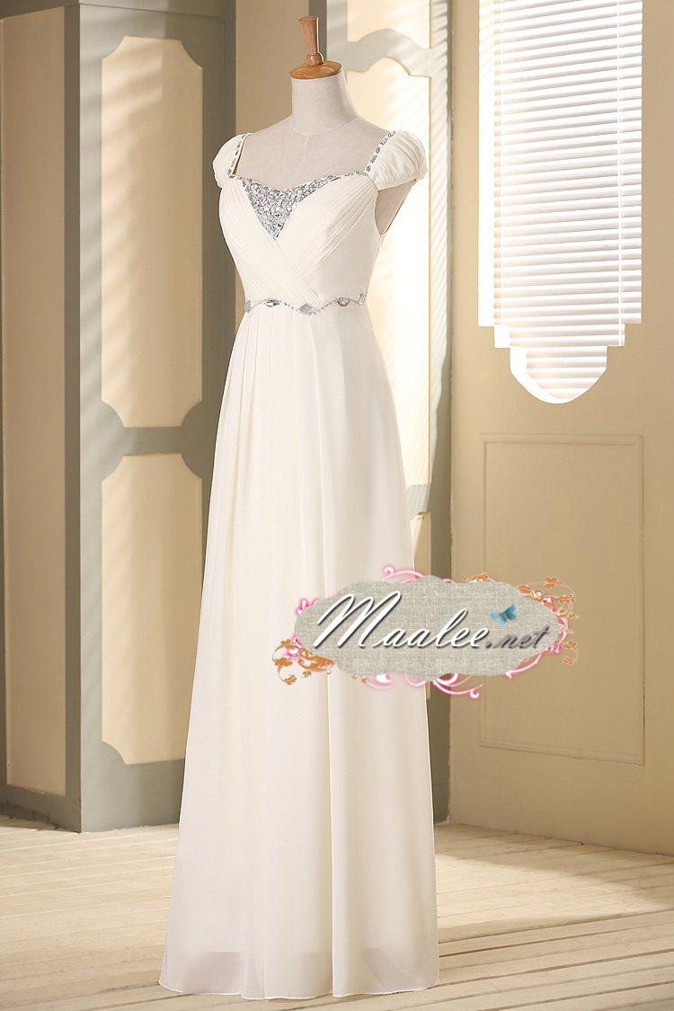 พร้อมส่ง ชุดราตรียาว สีขาว มีแขน แบบเปรี้ยวอมหวาน ปักเลื่อมช่วงคอ หลังผ่าตัววี