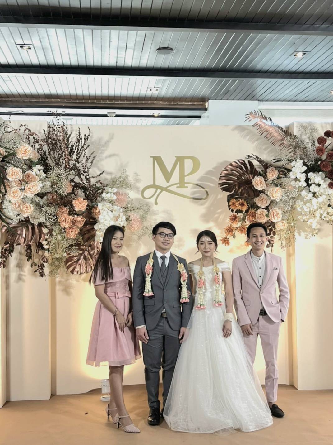 พร้อมเช่า ชุดสูทชาย สีชมพูพาสเทล Pastel Pink ทรงเข้ารูป สไตล์เกาหลี (ไม่มีเสื้อกั๊ก)