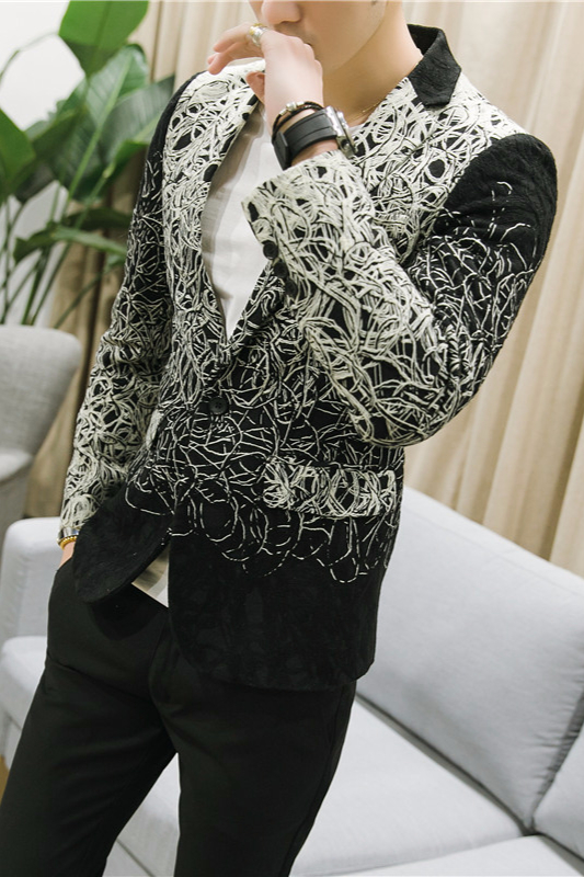 พร้อมเช่า เสื้อสูทชาย สีขาวดำ ปักลายกราฟฟิก กางเกงดำ