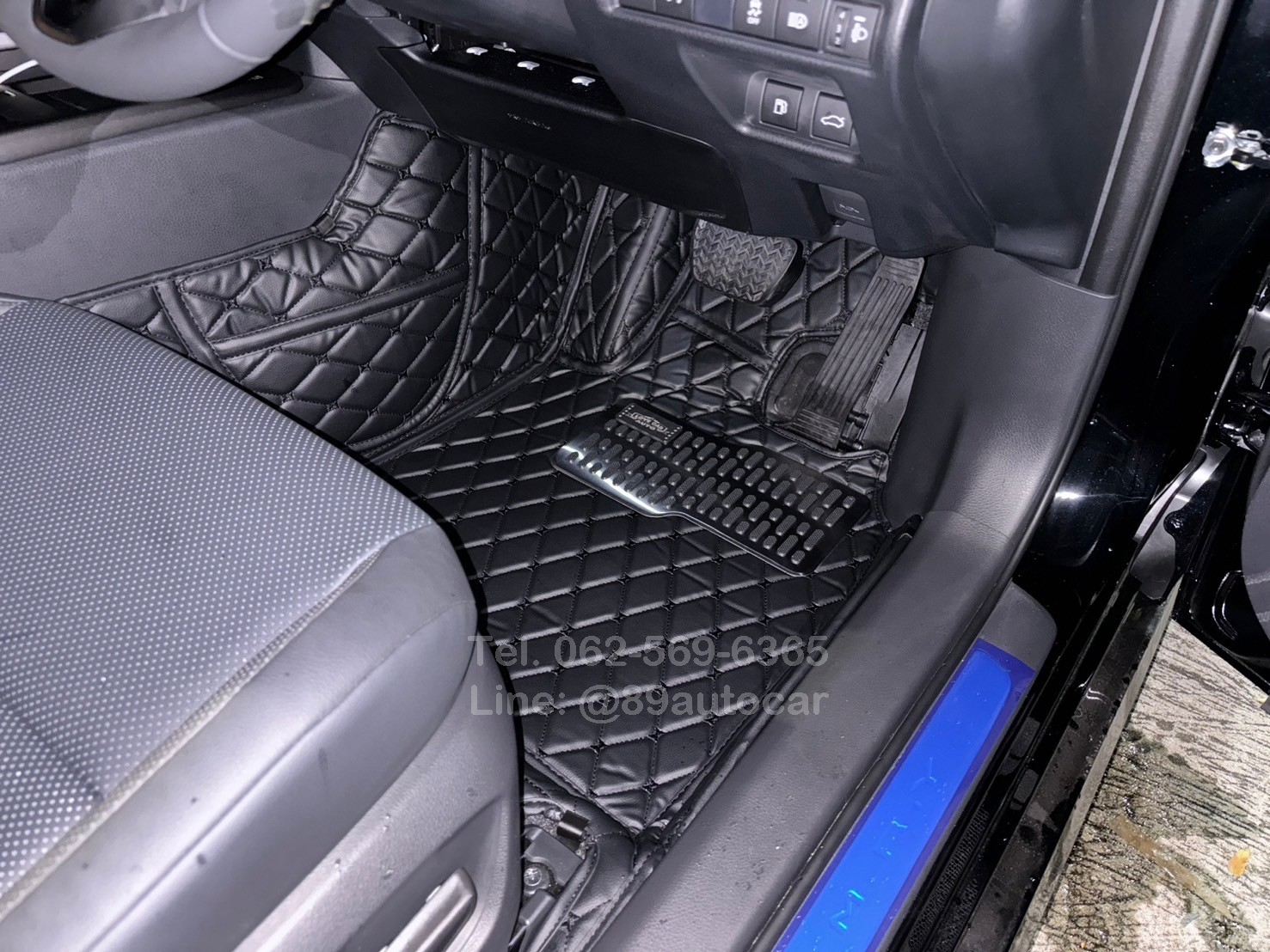 พรมปูพื้นรถยนต์ All-New Toyota Camry 2025 (โตโยต้า คัมรี่) ปูพรม6D สีดำด้ายดำ เต็มคัน