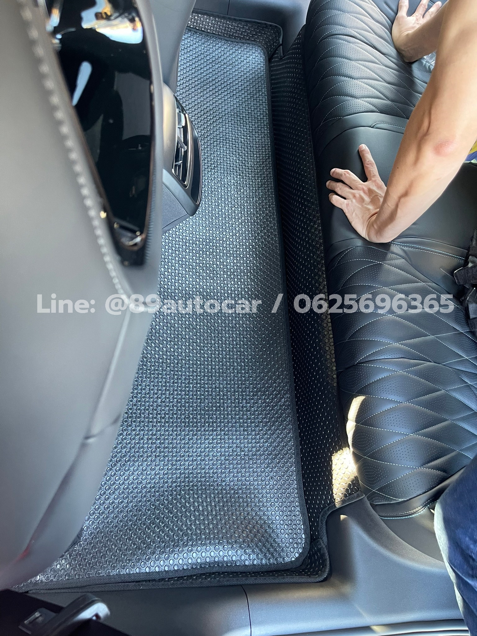ผ้ายางปูพื้นรถยนต์ BYD Seal กระดุมเล็ก PVC สีดำขอบดำ