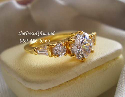 BR716+++แหวนชู 80 ตังเพชรข้างแบบผสม+++ แหวนชูแบบหรูๆ อีกแบบค่ะ ตรงกลางเพชรกลม 80 ตัง ด้านข้างใช้เพชรคางหมู และ เพชรกลม แบบลงตัว เรียบ หรู เพชรสวยมากๆๆ