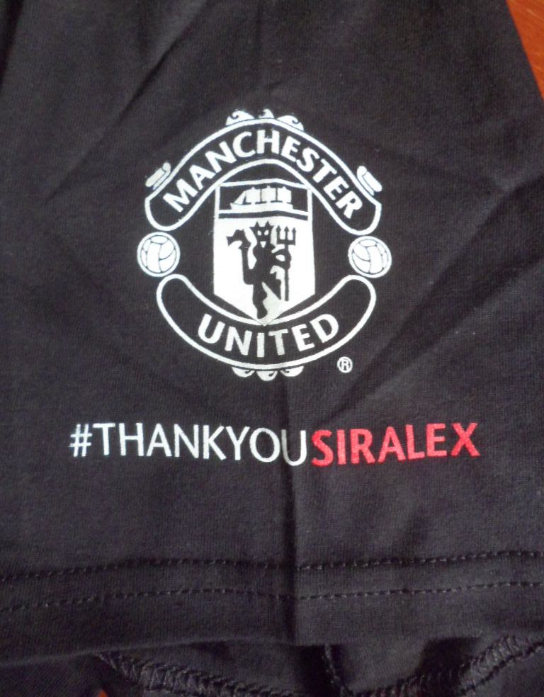 เสื้อที-เชิ๊ต (เสื้อยืดคอกลม) ฟุตบอล ทีมสโมสรแมนเชสเตอร์ ยูไนเต็ด ชุดที่ระลึก Thank You Sir Alex ใหม่ M-Size / MANCHESTER UNITED Football T-Shirt Commemorative Kit Thank You Sir Alex Jersey NEW M-Size